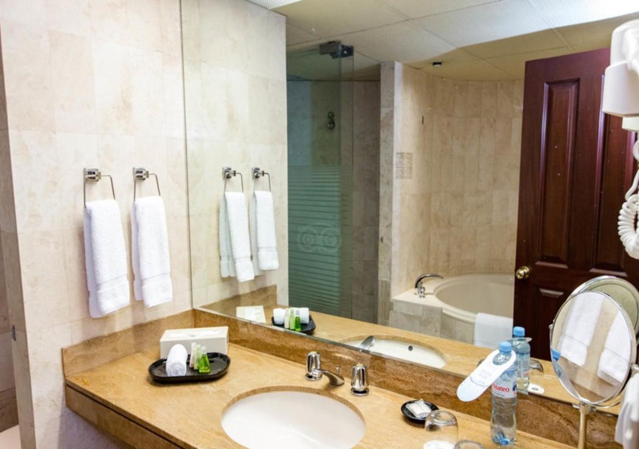 J&A Classic Hotel Lima Exterior photo Bathroom