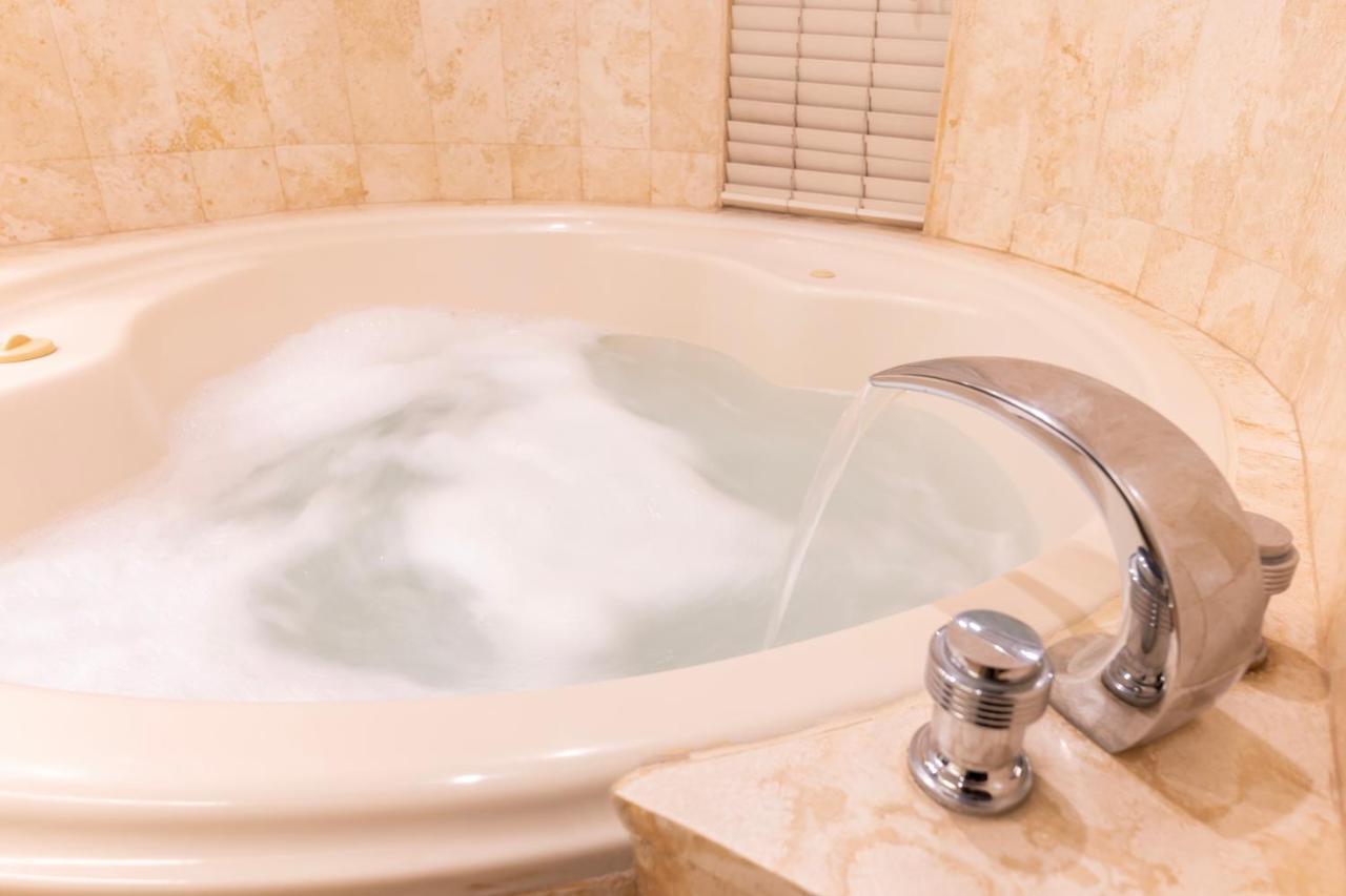 J&A Classic Hotel Lima Exterior photo A bathtub