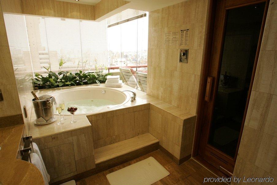 J&A Classic Hotel Lima Facilities photo A bathroom in a hotel