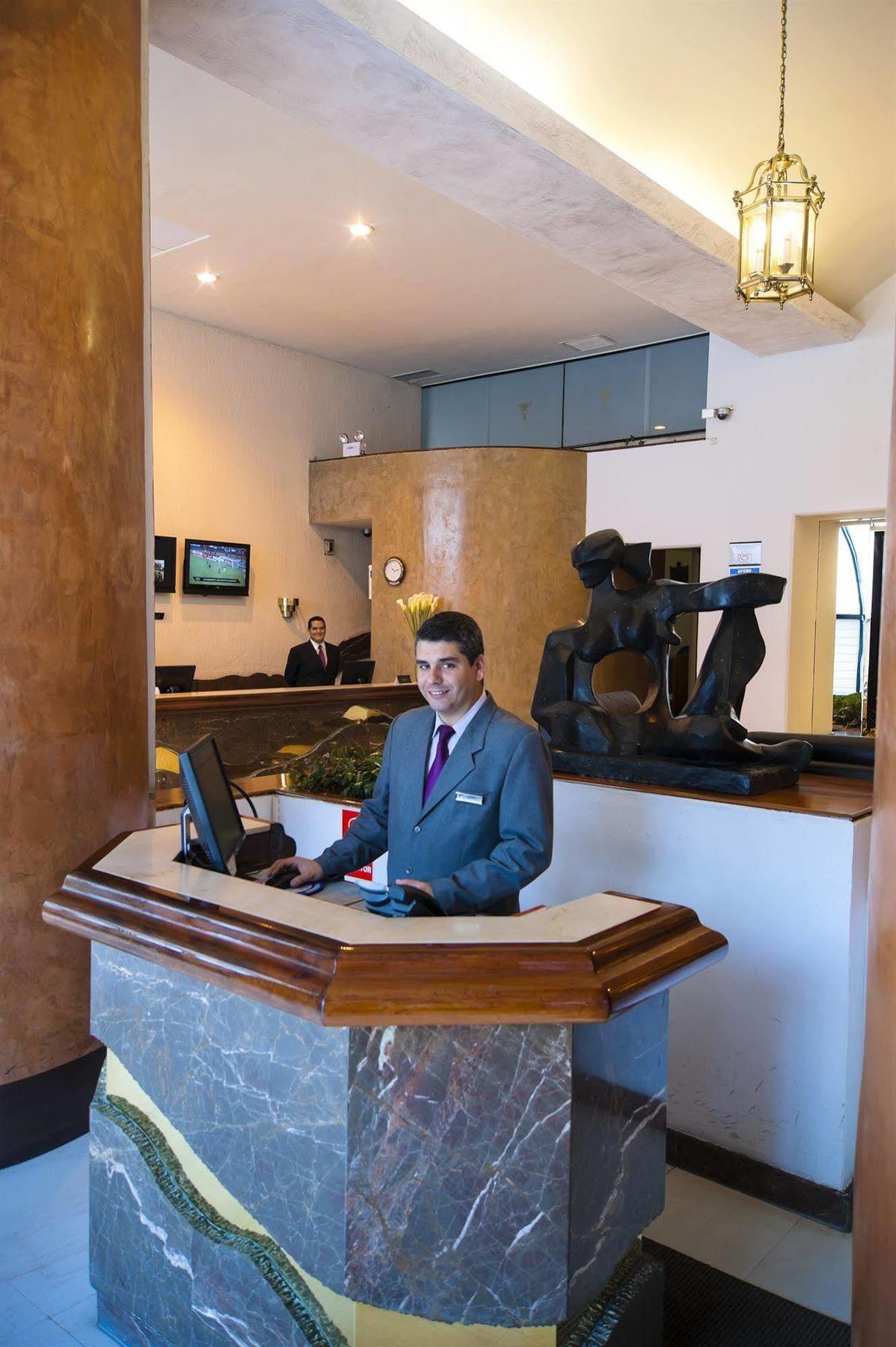 J&A Classic Hotel Lima Exterior photo A hotel receptionist at the check-in counter